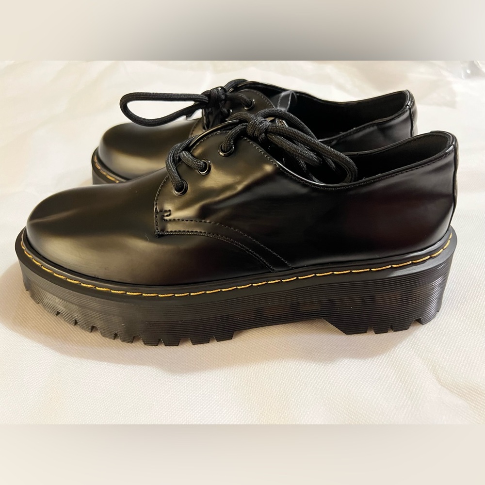 Platform Loafers tie up NWT individually wrapped gorgeous black shoes - Picture 2 of 9